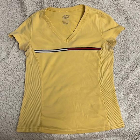 Gorgeous Yellow Tommy Hilfiger T-Shirt - Picture 1 of 5